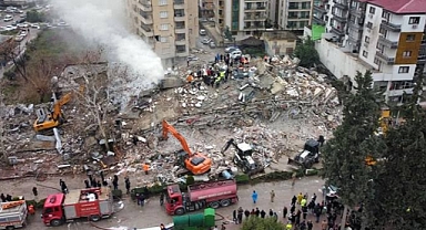 Deprem Bölgesi'nden Tahliye İşlemleri Sürüyor