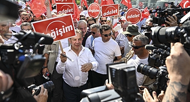Tanju Özcan CHP Genel Merkezi Önünde Vatandaşlara Seslendi