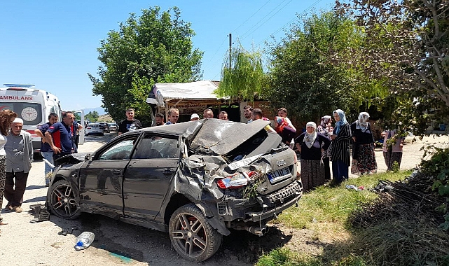 Tokat'ta Otomobil Devrildi 3 Kişi Yaralandı
