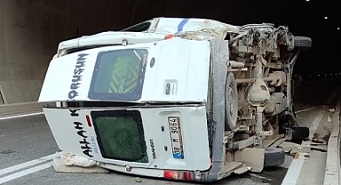 Artvin'de Minibüs Devrildi 11 Kişi Yaralandı