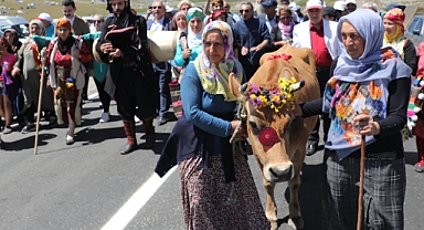 Rize'de "Ekşioğlu Vakfı 23. Ovit Yayla Şenliği" Yapıldı
