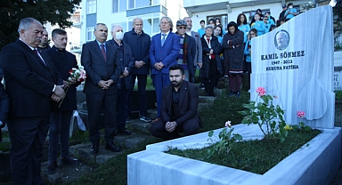 Usta Sanatçı Kamil Sönmez Mezarı Başında Anıldı