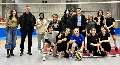 CHP'nin Of'taki Bahar Şenlikleri'nde Voleybol Heyecanı