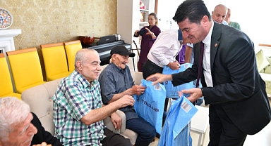 Başkan Kaya Huzurevi Sakinlerini Trabzonspor Maçına Götürüyor