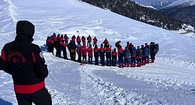 Trabzon İtfaiyesi Personeline Çığda Arama Kurtarma Eğitimi Verildi