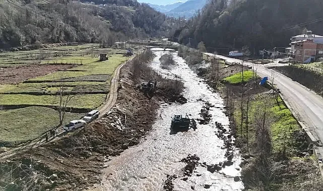 Yeniköy Deresi'nde Islah Çalışmaları Sürüyor