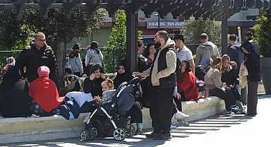 6,2'lik Deprem İstanbul'u Sarstı: Halk Sokaklara Döküldü