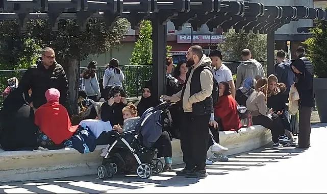 6,2'lik Deprem İstanbul'u Sarstı: Halk Sokaklara Döküldü