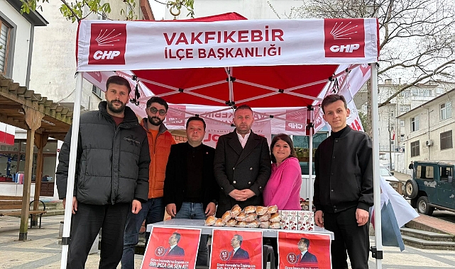 CHP'liler Baskılara Boyun Eğmedi! Silahlı Saldırı Sonrası Yeniden Stand Açtılar