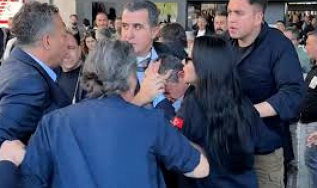 CHP Genel Başkanı Özgür Özel'e AKM Çıkışında Saldırı