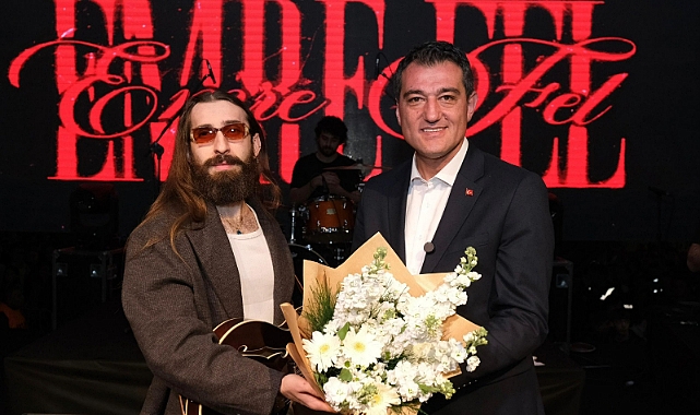 Giresun'da Müzik Rüzgarı: Emre Fel, Aksu Festivali'ni Coşkuyla Salladı!