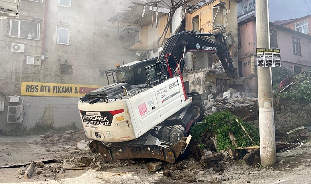 Giresun'da Metruk Binaların Yıkımı Sürüyor