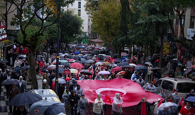 Trabzon'da Cumhuriyet Coşkusu Yağmura Rağmen Sönmedi: