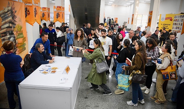 Giresunlu Vatandaşlardan Kitap Fuarına Yoğun İlgi