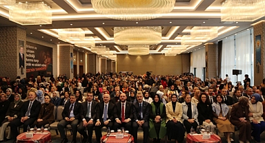 AK Parti Trabzon'da Kadın Kolları Buluşması: "Siyaset Kadınla Mümkün"