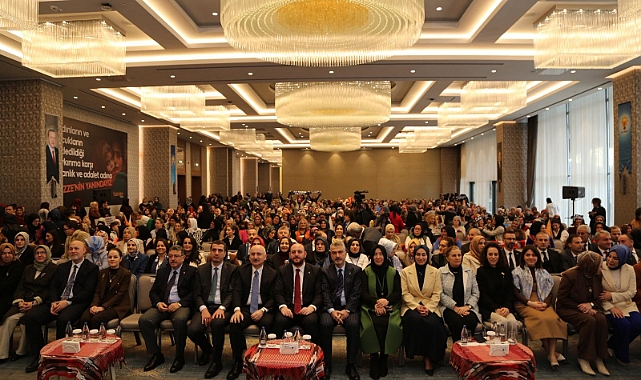 AK Parti Trabzon'da Kadın Kolları Buluşması: "Siyaset Kadınla Mümkün"